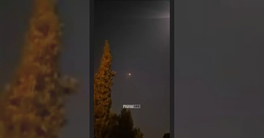 В Израиле сообщают о новом обстреле из Ирана.