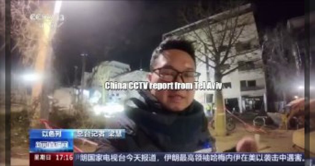 Китайское государственное телевидение CCTV показало кадры значительных разрушений в центре Тель-Авива после ракетного удара со стороны Ирана.