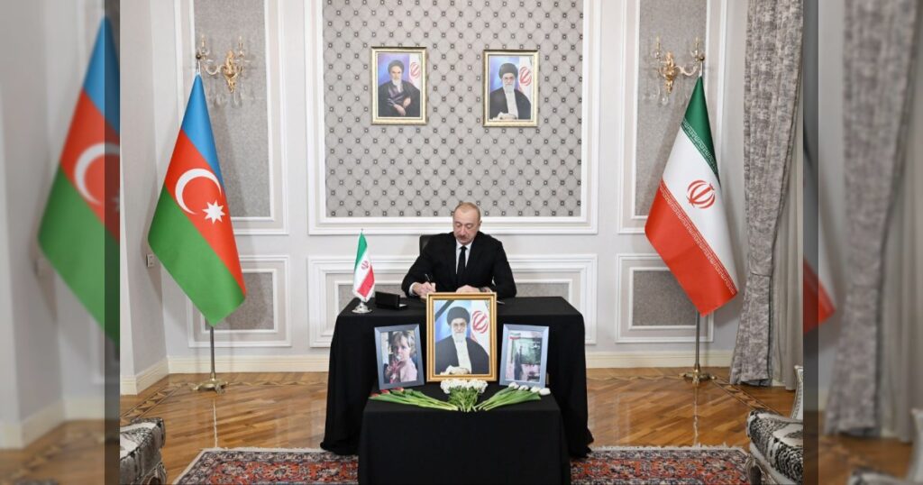 Президент Ильхам Алиев посетил посольство Ирана в нашей стране и выразил соболезнования