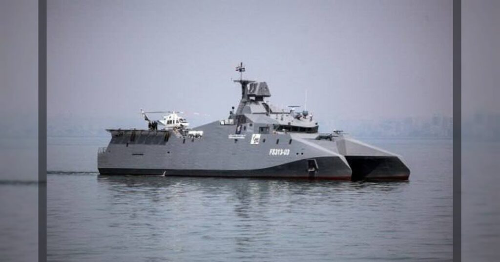 Горящий иранский корабль «Шахид Сулеймани» после ударов США.