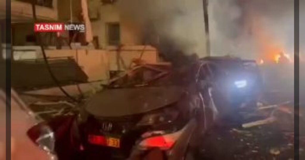 Кадры разрушения около правительственного комплекса Кирия в Израиле.