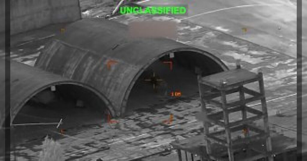 Армия США опубликовала кадры поражения ангаров и самолетов ВВС Ирана