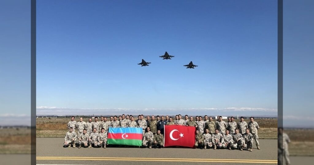 После удара по Нахчывану министры обороны Азербайджана и Турции координируют действия