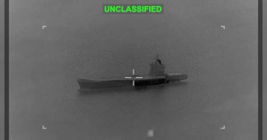 Американские военные уничтожили иранский корабль-носитель беспилотников.