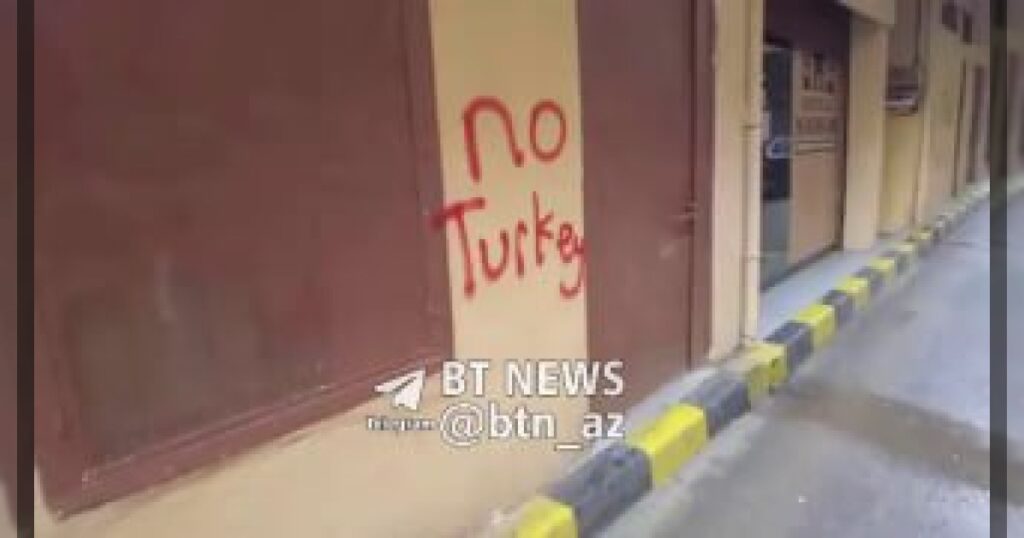 Ненависть армян на стенах к тюркам: турецкие блогеры показали армянский квартал Бейрута