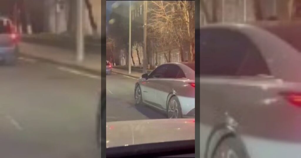 Армянские медиа сообшают, что неизвестный кинул «коктейль Молотова» в здание СНБ Армении.