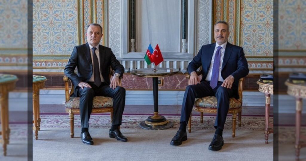 В Стамбуле на полях неформального заседания Совета глав МИД стран-членов Организации тюркских государств состоялась встреча министров иностранных дел Турции и Азербайджана.