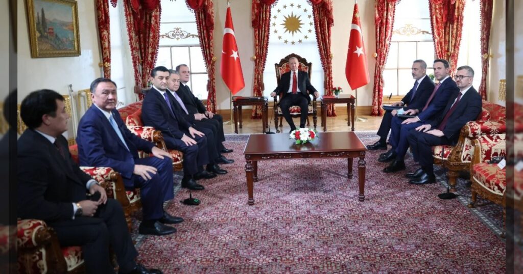 Президент Турции Эрдоган в Стамбуле принял генсека ОТГ и министров иностранных дел стран-членов организации, включая Джейхуна Байрамова.