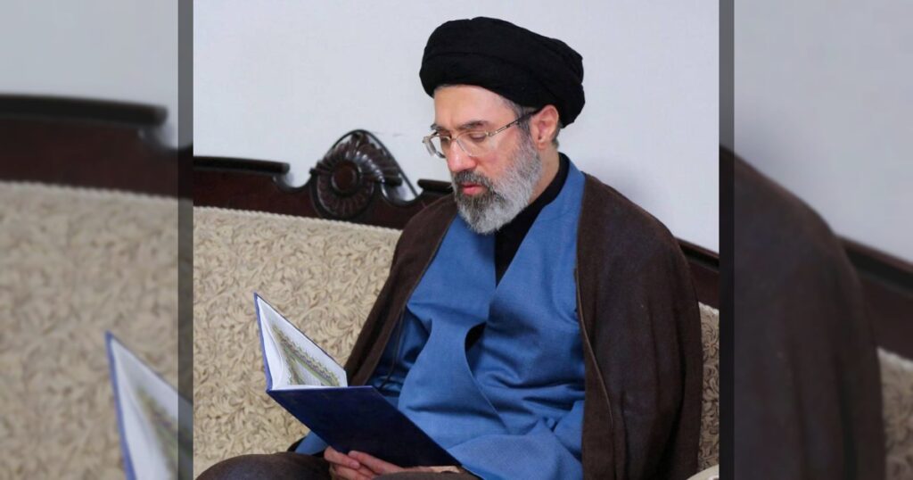 Совет экспертов Ирана избрал Моджтабу Хаменеи новым верховным лидером, сообщает агентство Fars.