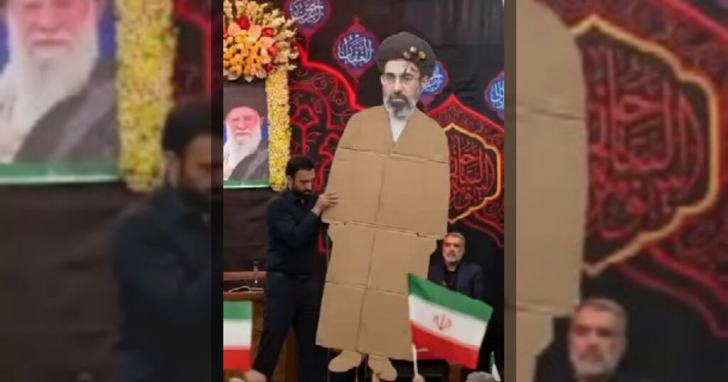 Картонный преемник»: кадры присяги Моджтабе Хаменеи взорвали соцсети