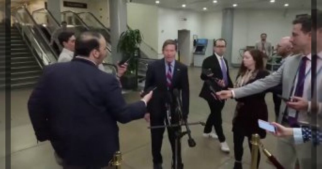 Сенатор-демократ Ричард Блюменталь считает, что Трамп начнет сухопутное вторжение в Иран.