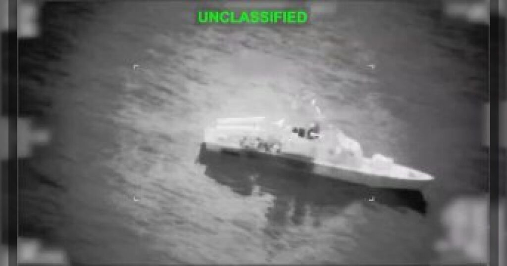 Военные США сообщили об уничтожении нескольких иранских военных кораблей вблизи Ормузского пролива — ключевого маршрута для экспорта нефти.