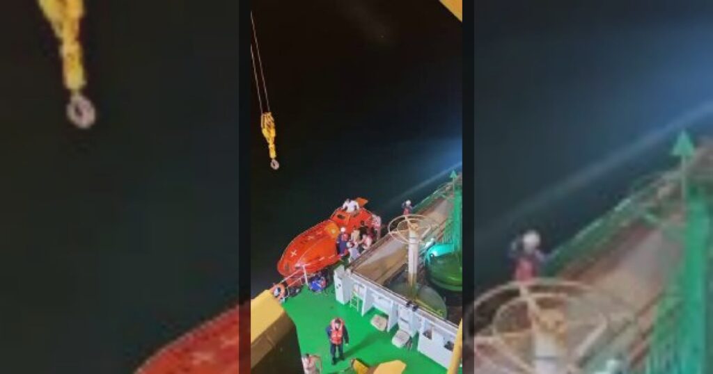 По данным британской United Kingdom Maritime Trade Operations, этой ночью на севере Персидского залива у берегов Ирака были подорваны два танкера, а возле ОАЭ, ближе к входу в Ормузский пролив, повреждён контейнеровоз. Некоторые источники также сообщают о возможном подрыве третьего танкера.