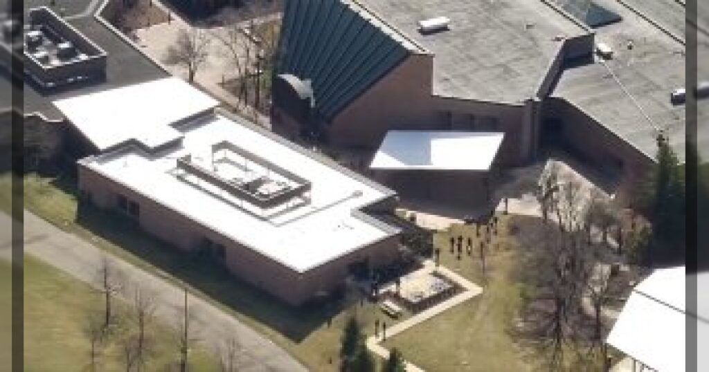 СМИ сообщают о стрельбе в синагоге и еврейском школьном комплексе в штате Мичиган