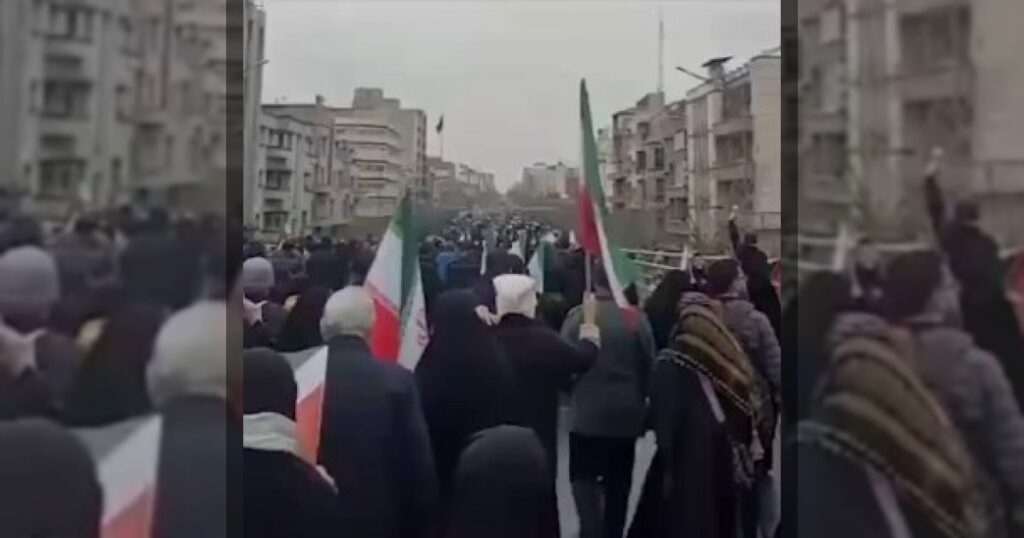 США и Израиль ударили по Тегерану во время шествий по случаю дня Палестины, сообщают иранские телеканалы. Есть погибшие.