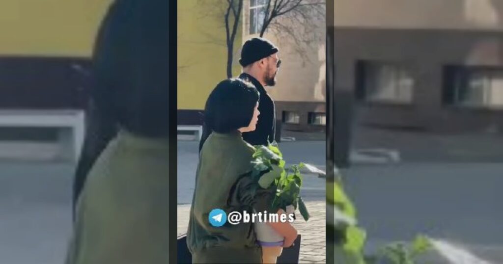 Казахстанцы идут на референдум по новой Конституции с креативом — на участки приходят в необычных образах.