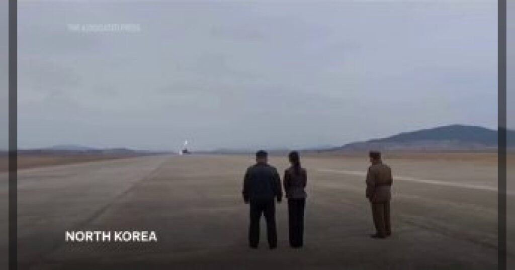 Пхеньян опубликовал кадры испытаний северокорейских ракет.