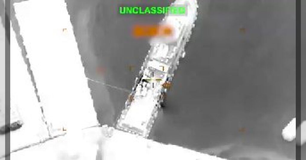 США наносят удары по иранским военно-морским целям в районе Ормузского пролива