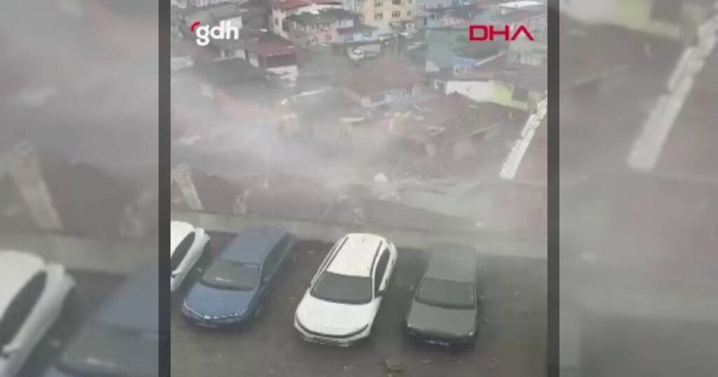 В Стамбуле обрушились два здания: есть пострадавшие