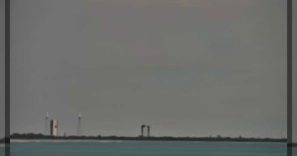 США испытали неизвестную ракету на мысе Канаверал во Флориде