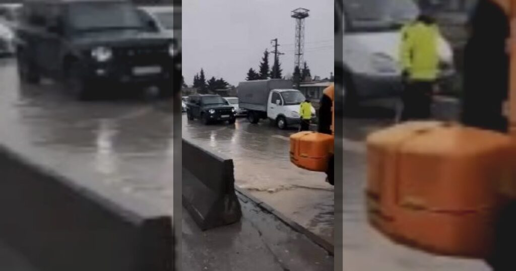 В связи с дождливой погодой полиция несёт службу в усиленном режиме.