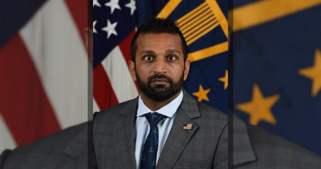 Иранская хакерская группа Handala взломала личную электронную почту директора ФБР Кэша Пателя и выложила в открытый доступ его фотографии и документы.