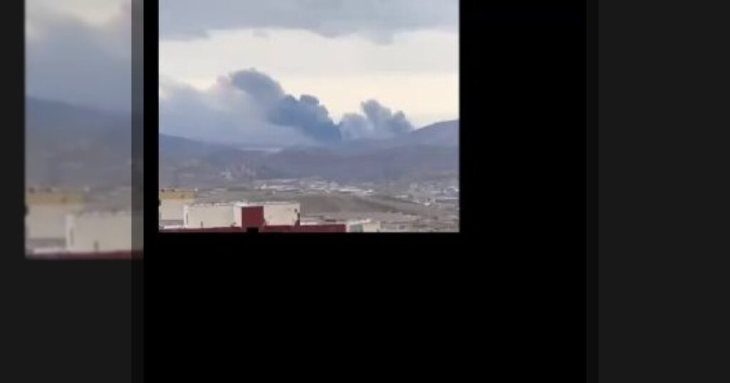 Кадры мощной бомбардировки по военному объекту в районе Парчин близ Тегерана.