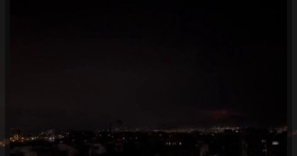 Мощные взрывы зафиксированы в районе Парчин к юго-востоку от Тегерана.