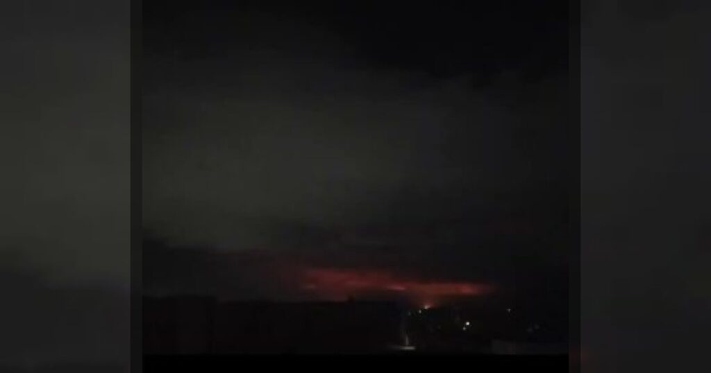 По Тегерану наносится серия ударов.