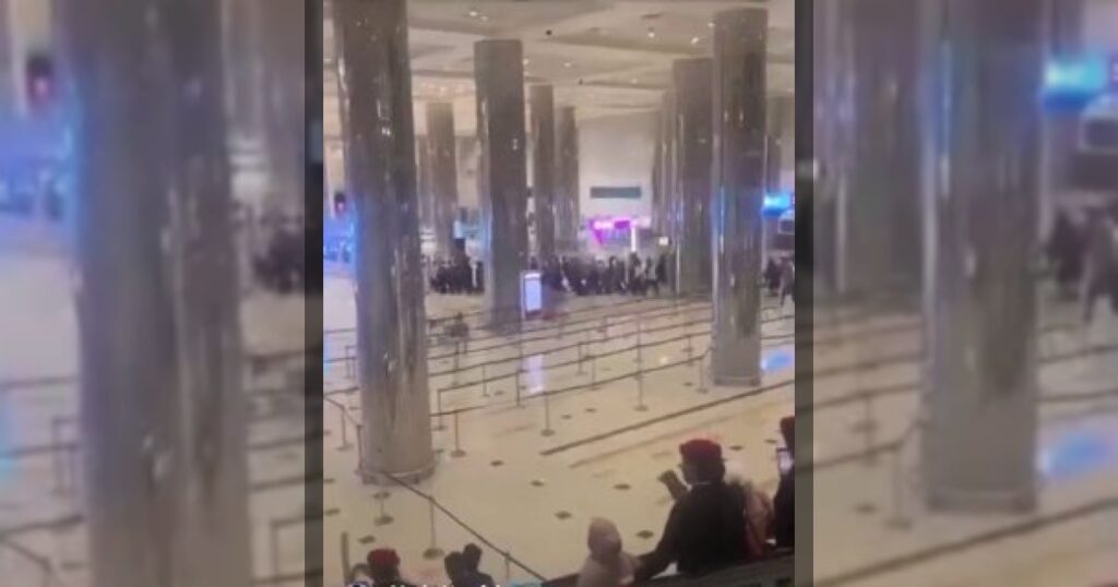 В аэропорту Дубая объявлена срочная эвакуация после удара иранского дрона