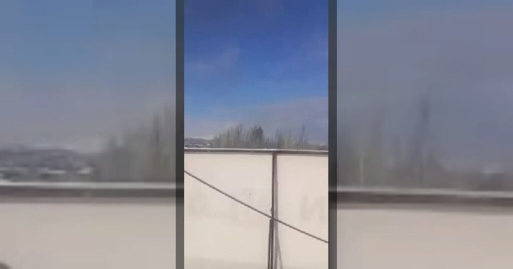 Момент удара по командному центру полиции и пограничной службы в Урми.