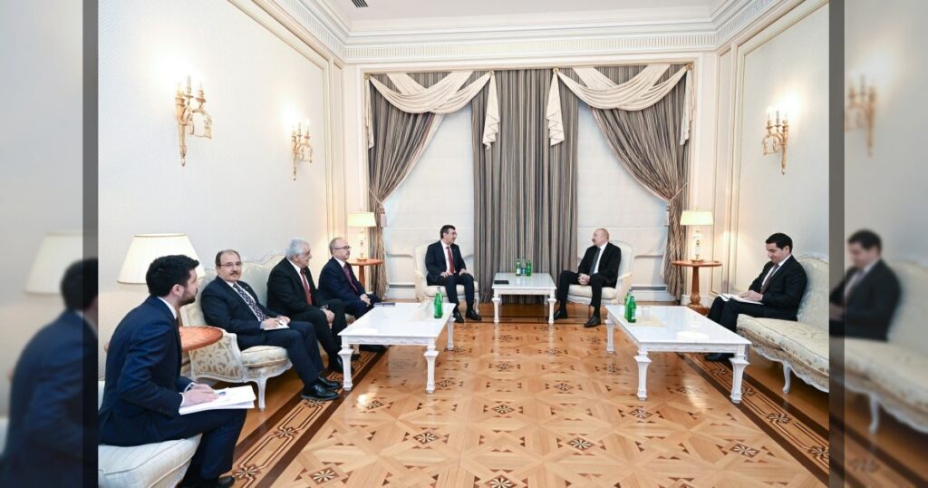 Президент Азербайджана Ильхам Алиев принял делегацию во главе с вице-президентом Турция.