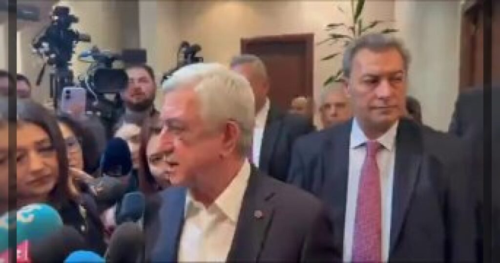 Саргсян заявил, что возглавляемая им Республиканская партия Армении не примет участия в парламентских выборах, назначенных на 7 июня.