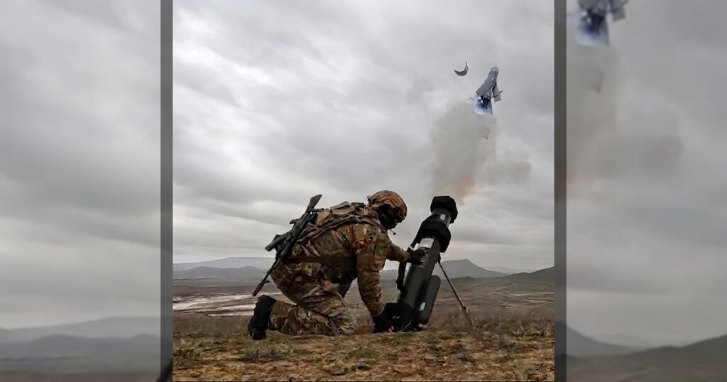 Боец подразделения XTQ с барражирующим боеприпасом Hero-120 loitering munition.