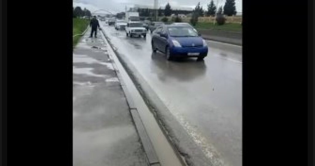 Движение на участке дороги Сулутепе–Хокмалы полностью восстановлено после устранения последствий сильных дождей.