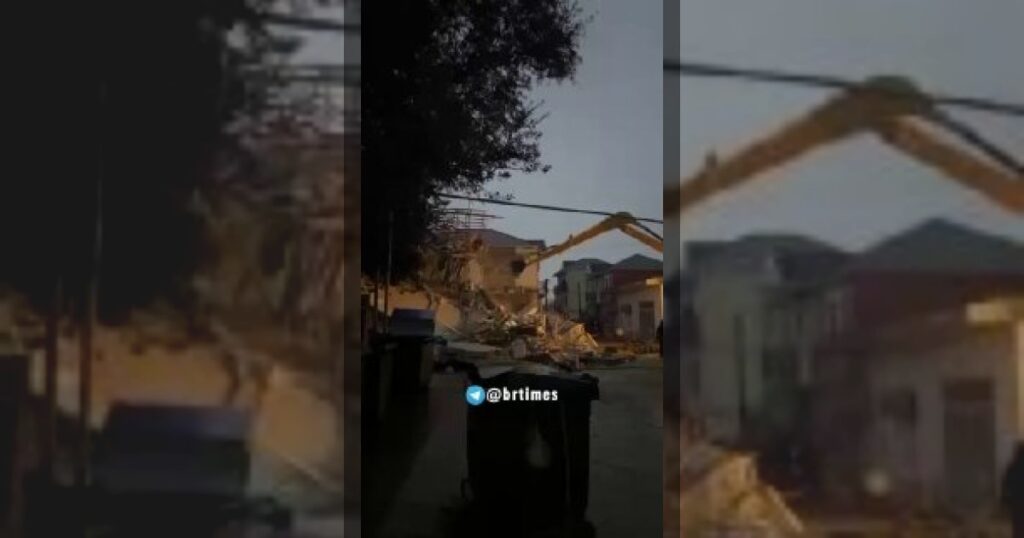 В Баку сносят дом, построенный прямо на коллекторе