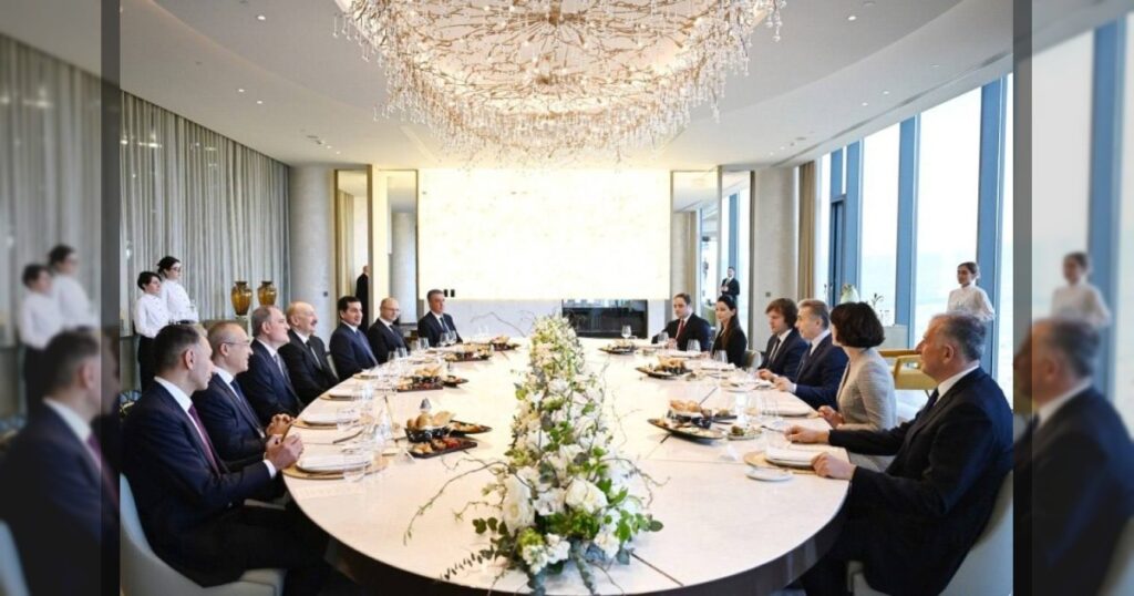 В Тбилиси от имени почётного председателя правящей партии Грузии «Грузинская мечта» Бидзины Иванишвили был дан ланч в честь находящегося с государственным визитом в Грузии Президента Ильхама Алиева.