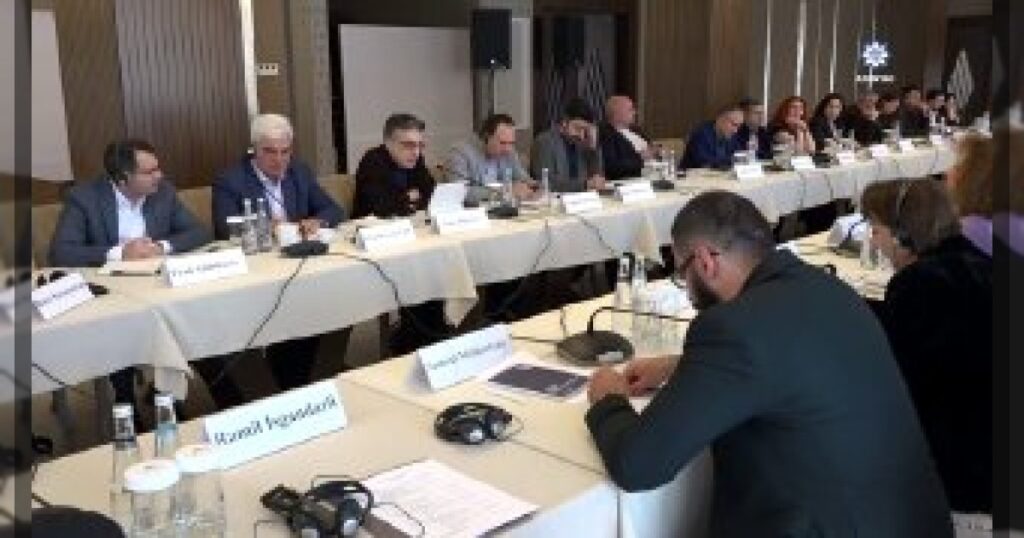 Кадры со второй сессии двустороннего круглого стола, проходящего в рамках инициативы «Мост мира» с участием представителей гражданского общества Азербайджана и Армении.