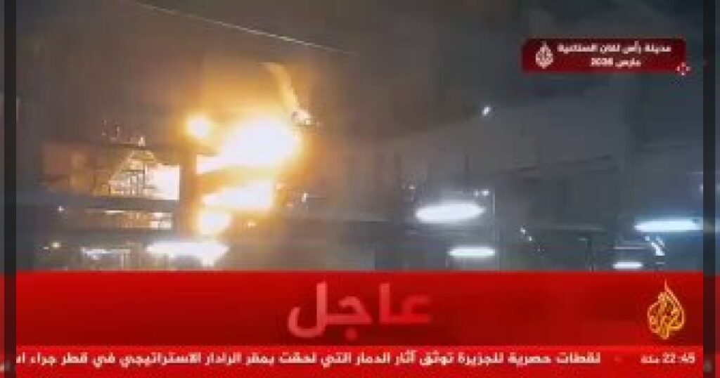 Телеканал Al-Jazeera показал момент, когда иранские ракеты поразили промышленный город Рас-Лафан, газовый центр Катара.