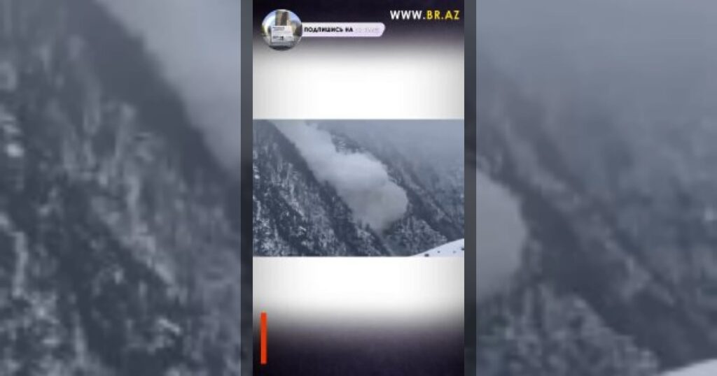 Лавина в Дагестане накрыла жилые дома: под завалами могут быть мать и ребёнок.