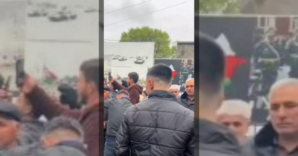 Отец, провожавший сына в армию, не смог сдержать слёз.