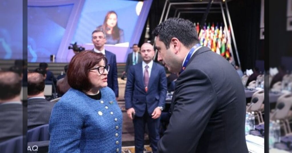 Спикеры парламентов Азербайджана и Армении Гафарова и Симонян пообщались в Стамбуле.